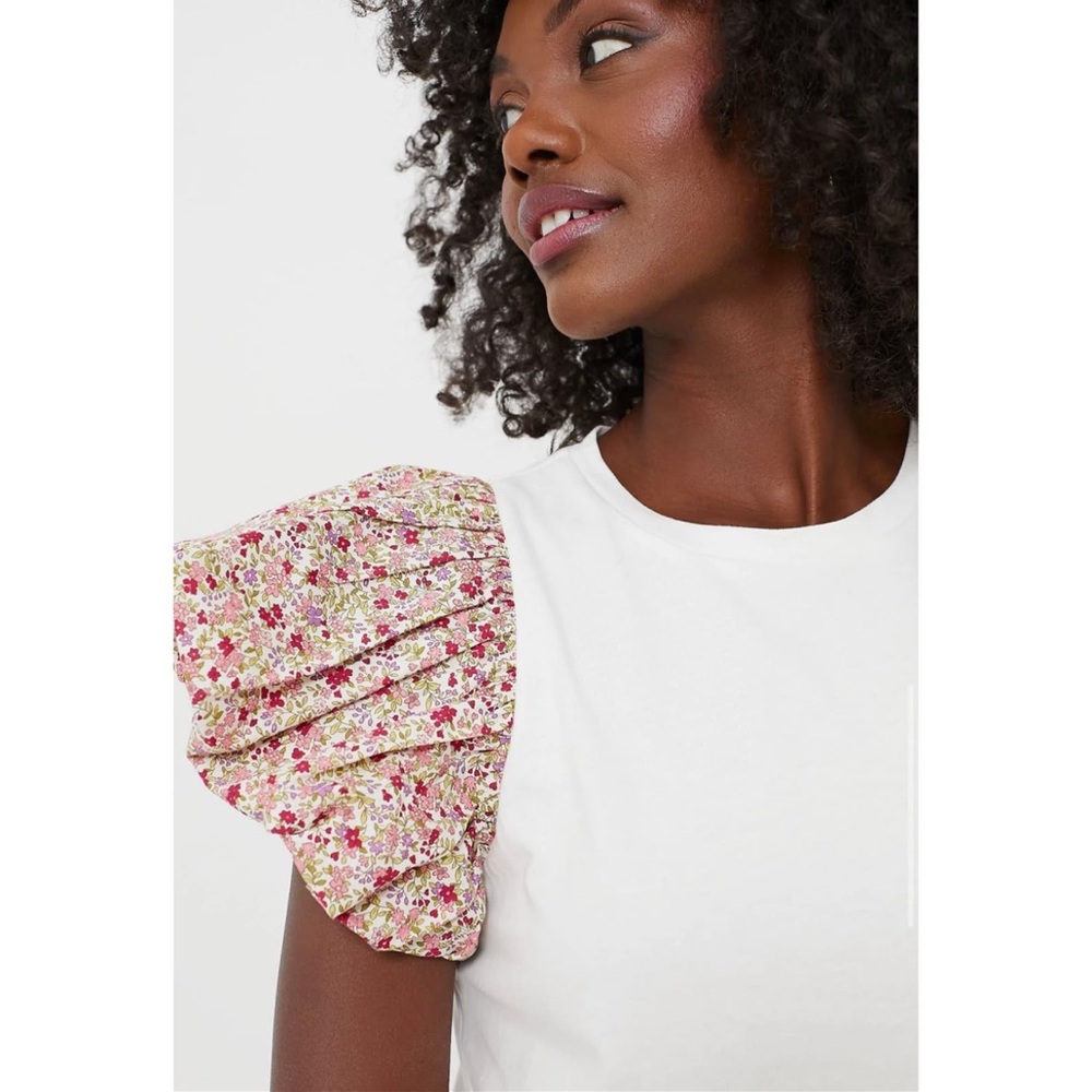 TUCKERNUCK Hyacinth House Floral Sleeve and White Shelby Tee size XS